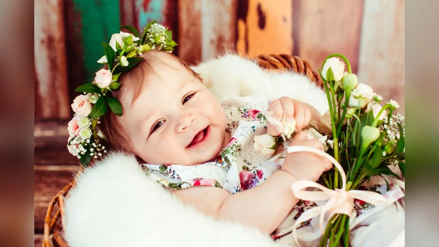 Baby Names: अपनी घर की लक्ष्मी के लिए चुनें ये वैदिक नाम, जिनके अर्थ हैं बहुत खास