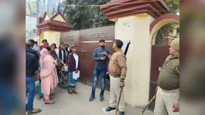 Video: ‘लाश गिरा दें इसका? वर्दी उतरवा देंगे…’ भागलपुर में लेट से सेंटर पहुंचे मैट्रिक परीक्षार्थियों का हंगामा