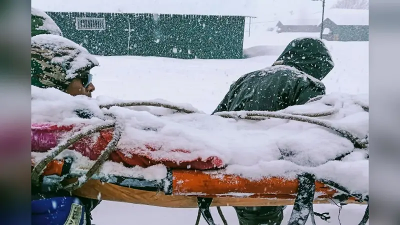 Chamoli Glacier Burst: रेस्क्यू में Snowfall के कारण हो रही मुश्किल, 10 घंटे बाद भी फंसे हैं 40 से ज्यादा मजदूर