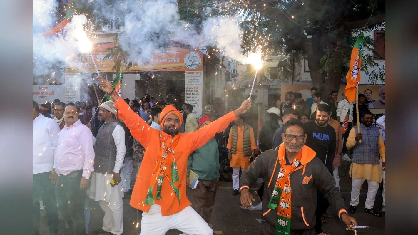Delhi Vidhan Sabha Election Results 2025: दिल्ली में बीजेपी की प्रचंड जीत, 48 सीटों पर लहराया परचम, 62 से 22 पर सिमटी AAP