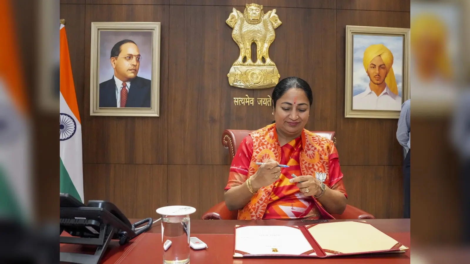Rekha Gupta Salary: सीएम रेखा गुप्ता की कितनी होगी सैलरी, जानें क्या-क्या मिलेंगी सुविधाएं