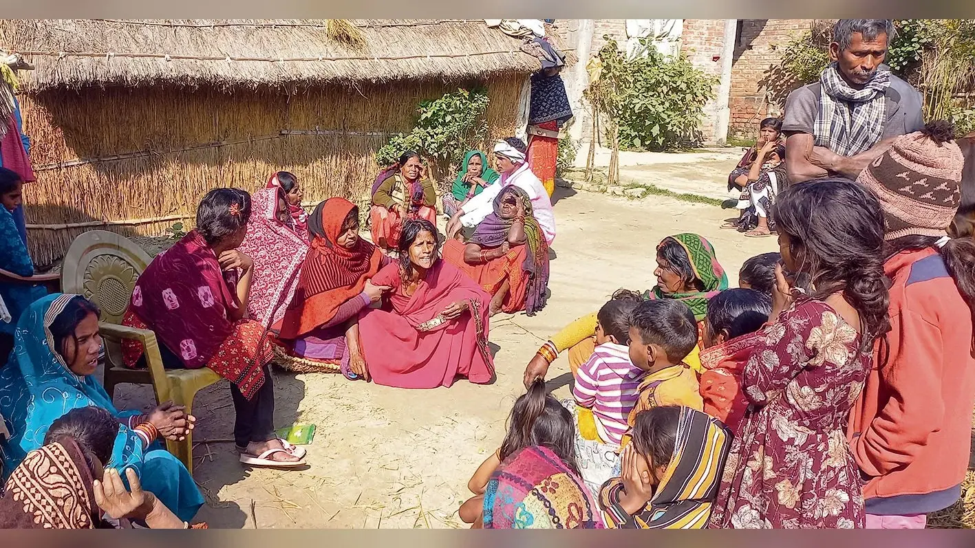 Chapra News : रसूलपुर थाना क्षेत्र के नवादा गांव में धान की बोरी उठाने के बहाने घर बुलाकर की गयी चाकू से युवक की हत्या, दो आरोपित गिरफ्तार