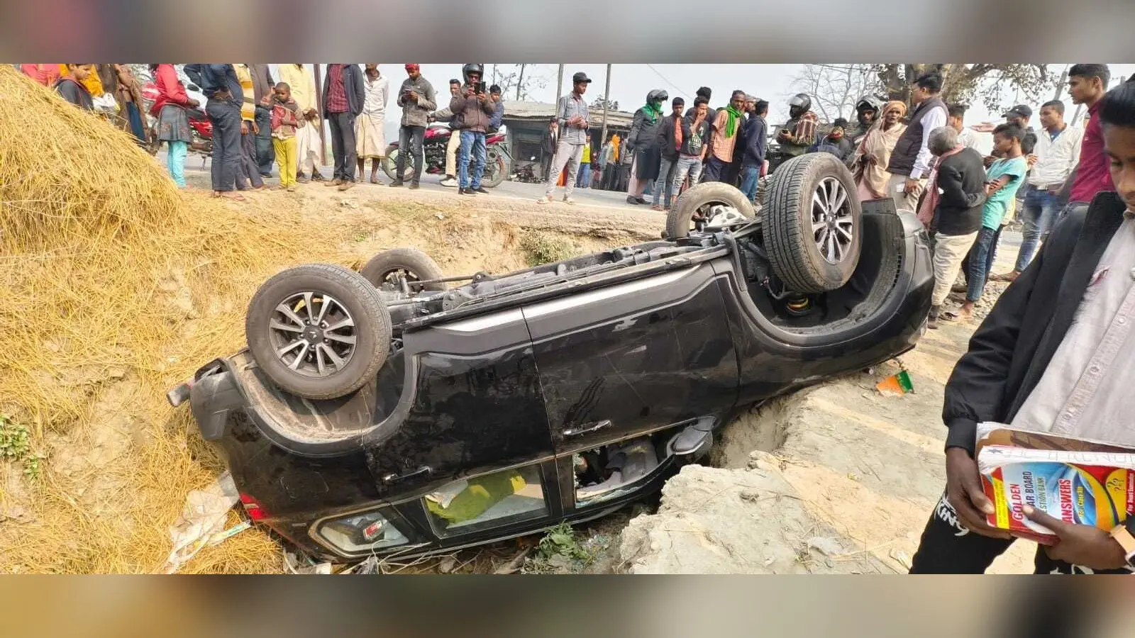स्कॉर्पियो पलटी, एक व्यक्ति गंभीर रूप से घायल, रेफर