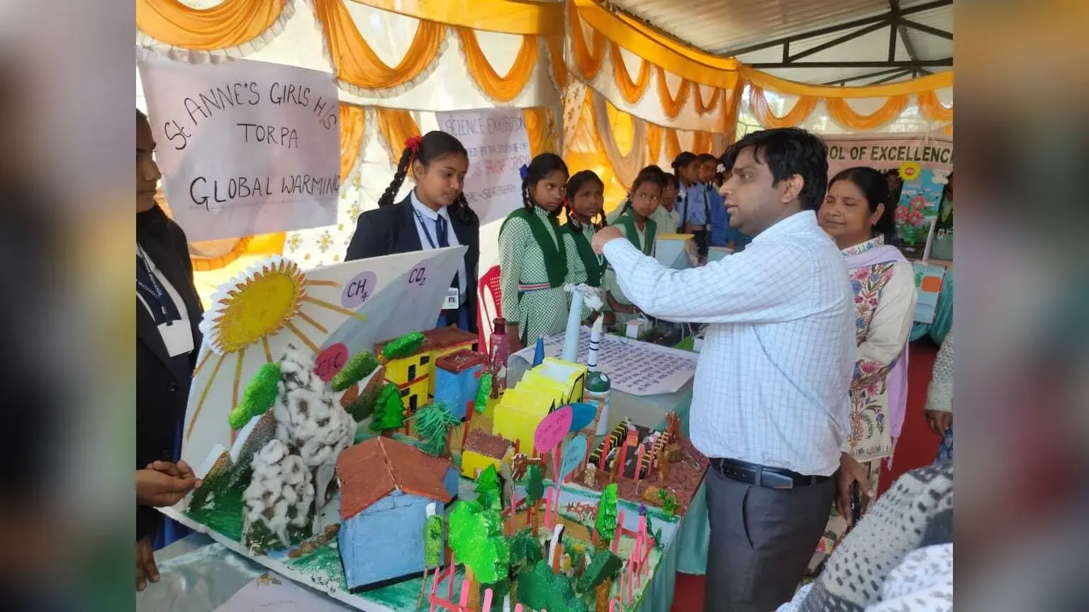 विज्ञान प्रदर्शनी में मुरहू के कस्तूरबा स्कूल को मिला पहला स्थान