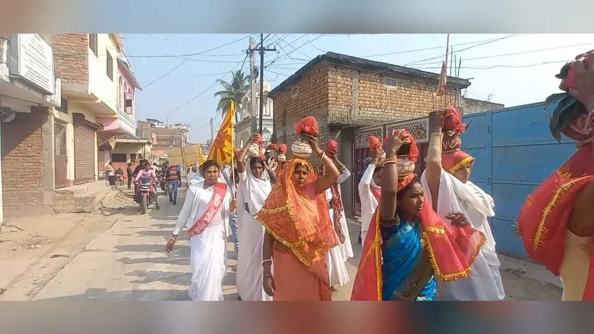 त्रिमूर्ति शिव महोत्सव पर निकाली गयी शोभा यात्रा, काफी संख्या में जुटे श्रद्धालु