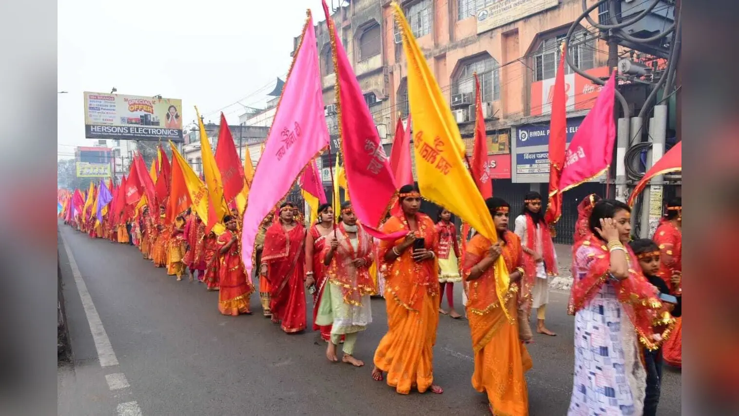 Dhanbad news: शक्ति मंदिर से निकली प्रभात फेरी, माता रानी के जयकारे से गूंजा शहर