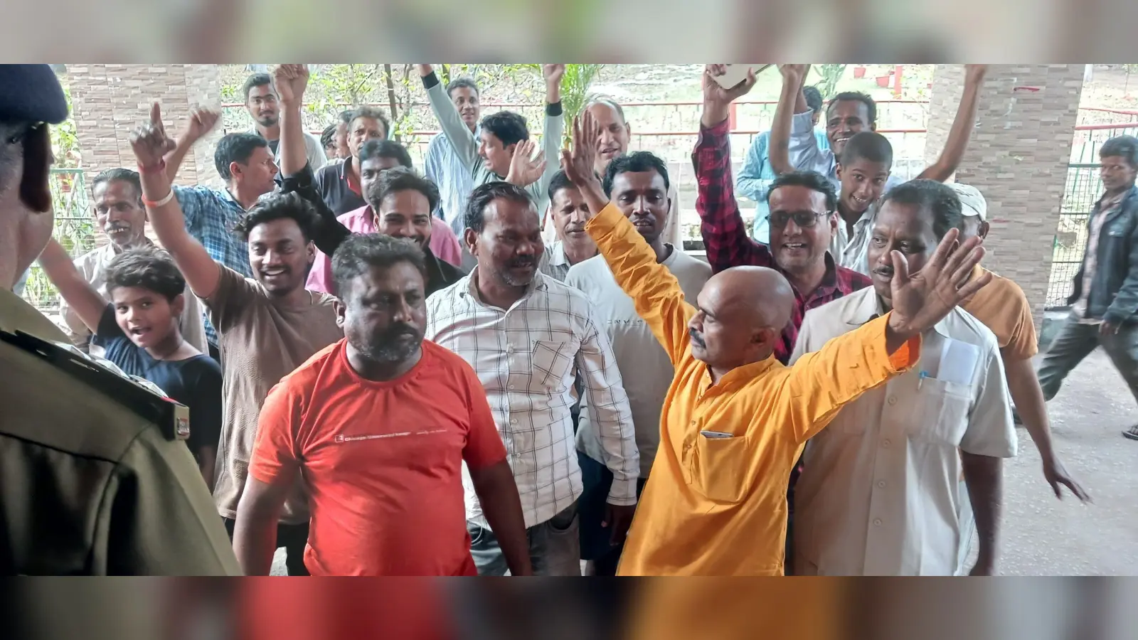 Dhanbad News: जल संकट को लेकर जीएम कार्यालय पर प्रदर्शन