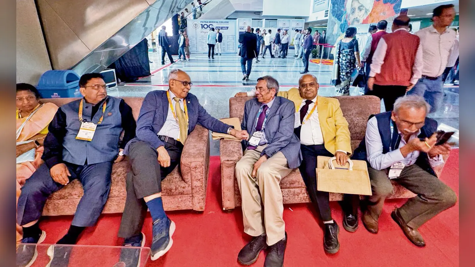 कॉलेज के दिनों की याद कर डॉक्टरों की छलकीं आंखें