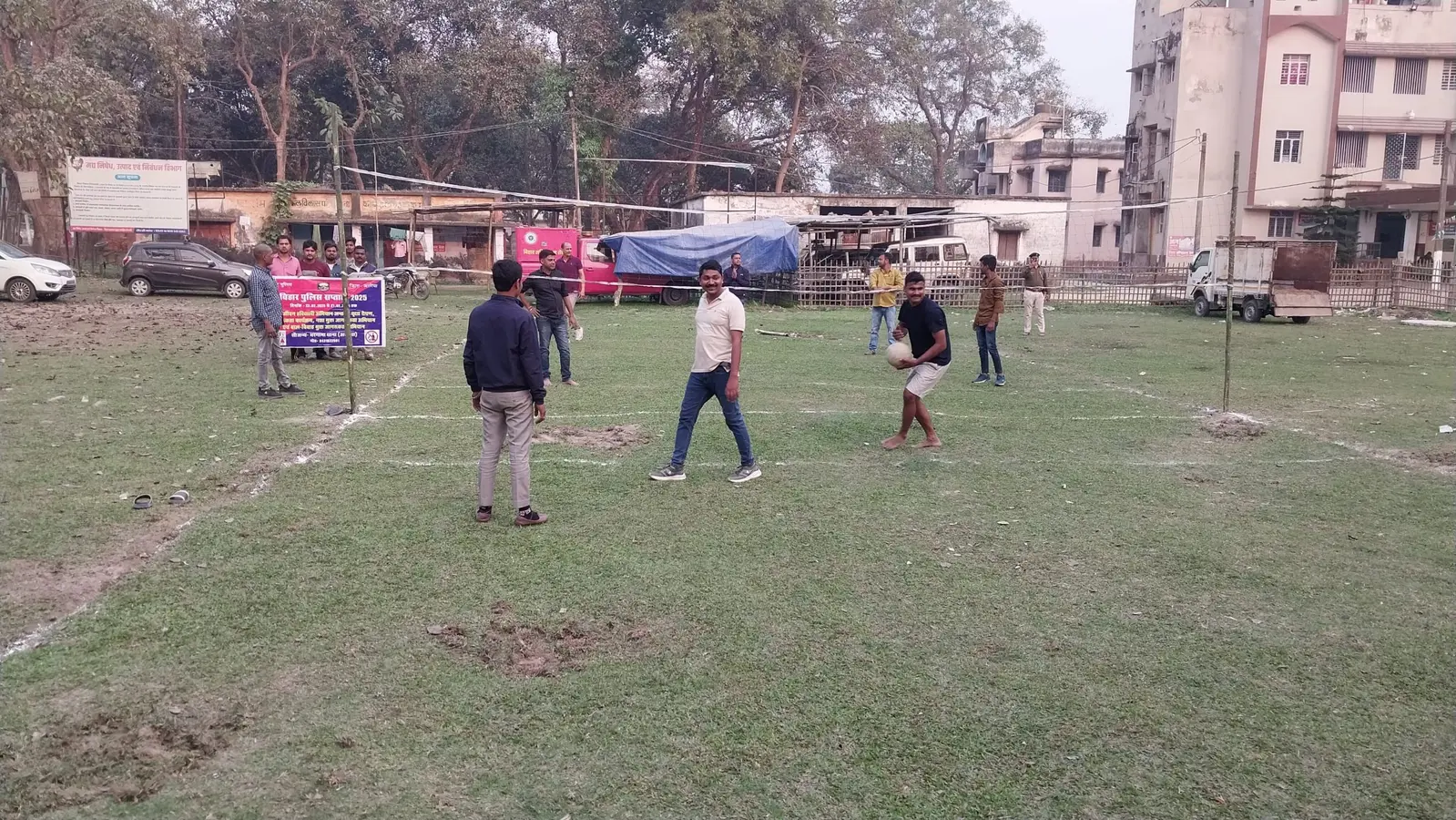 पुलिस पब्लिक के बीच वॉलीबाॅल मैच आयोजित
