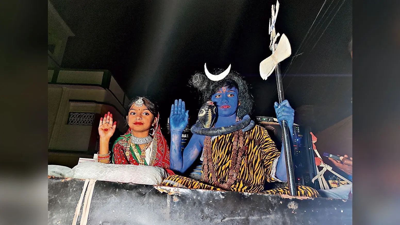 आमदा के पुराना बाजार से निकली शिव की बारात