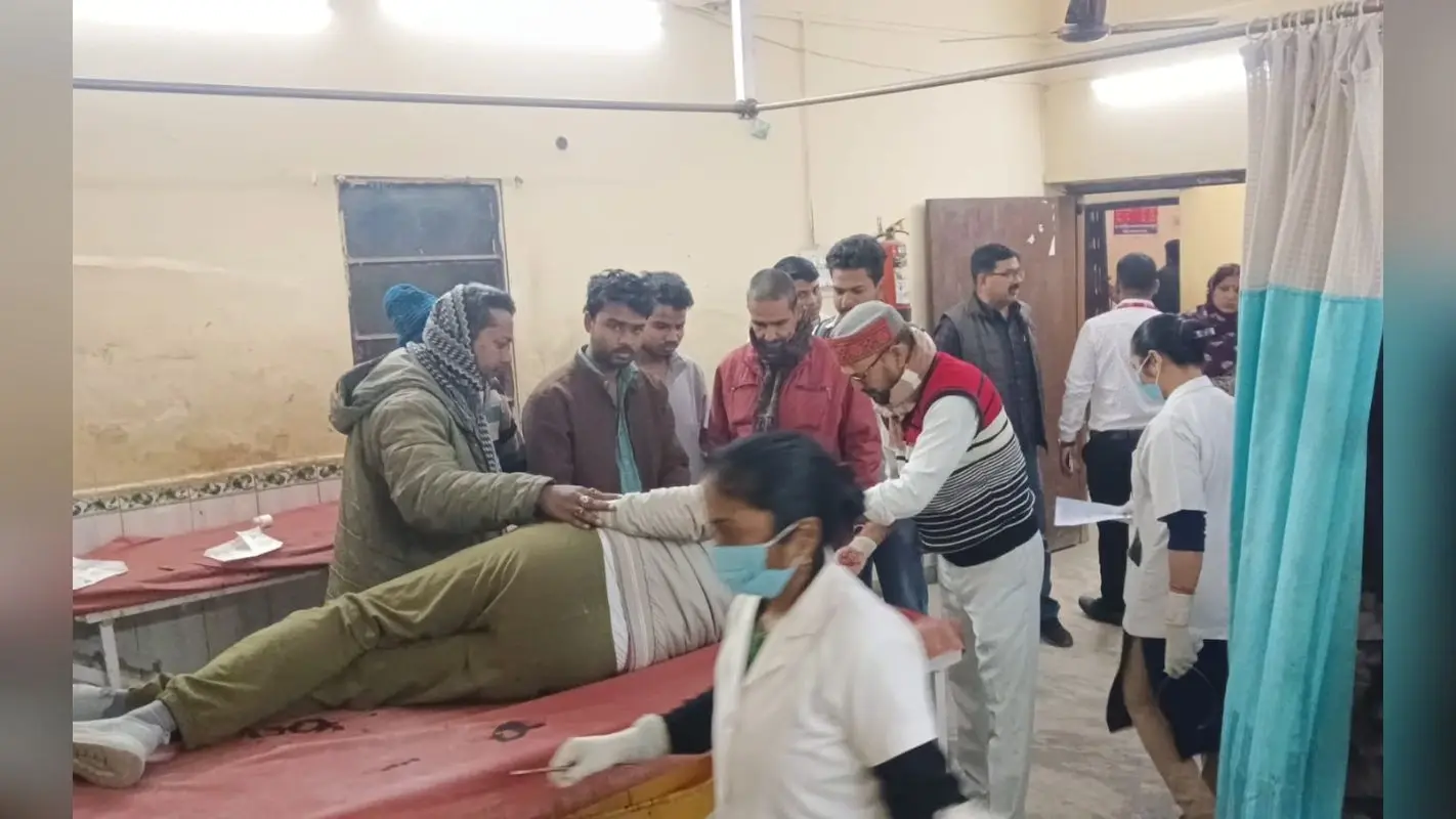 गोपालगंज में गैंगवार! AIMIM नेता की हत्या के बाद बवाल, फायरिंग और मारपीट का वायरल वीडियो देखें