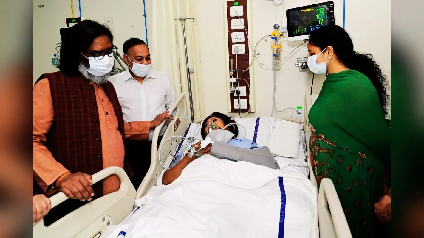 Mahua Maji Car Accident: महाकुंभ से लौट रहीं JMM की राज्यसभा सांसद महुआ माजी समेत चार सड़क हादसे में घायल, कैसी है तबीयत?