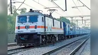 होली पर घर आना हुआ मुश्किल, वापसी के लिए भी ट्रेनों में खाली नहीं हैं सीटें, होली स्पेशल ट्रेनों पर टिकीं निगाहें