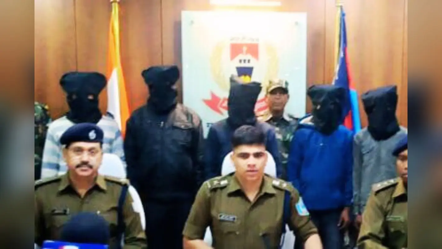 अपराध करने से पहले जमशेदपुर पुलिस ने 3 युवकों को हथियार के साथ किया गिरफ्तार