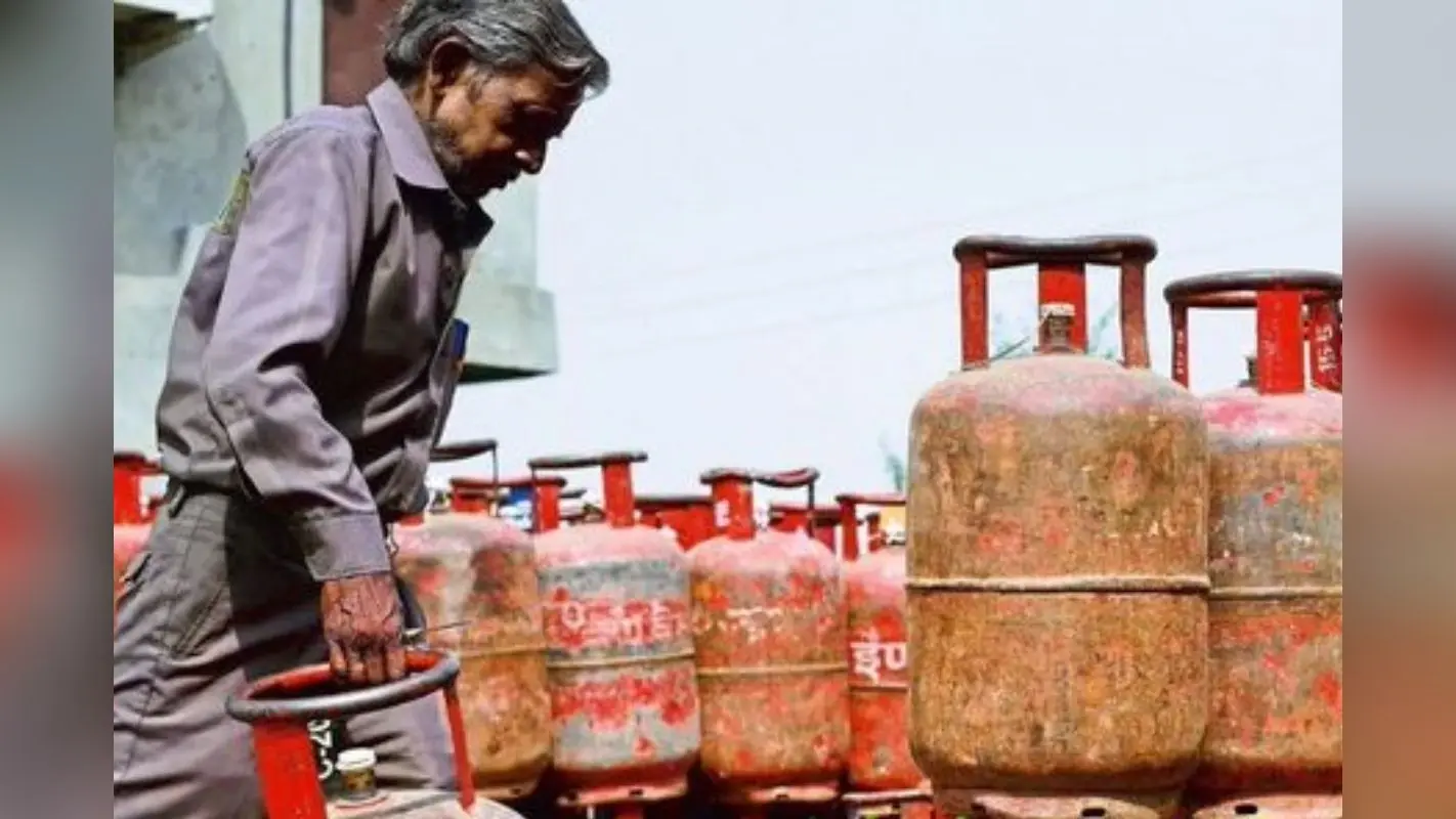 11 फरवरी 2025 को आपको कितने में मिलेगा एलपीजी सिलेंडर, यहां देखें 14 किलो वाले गैस का रेट
