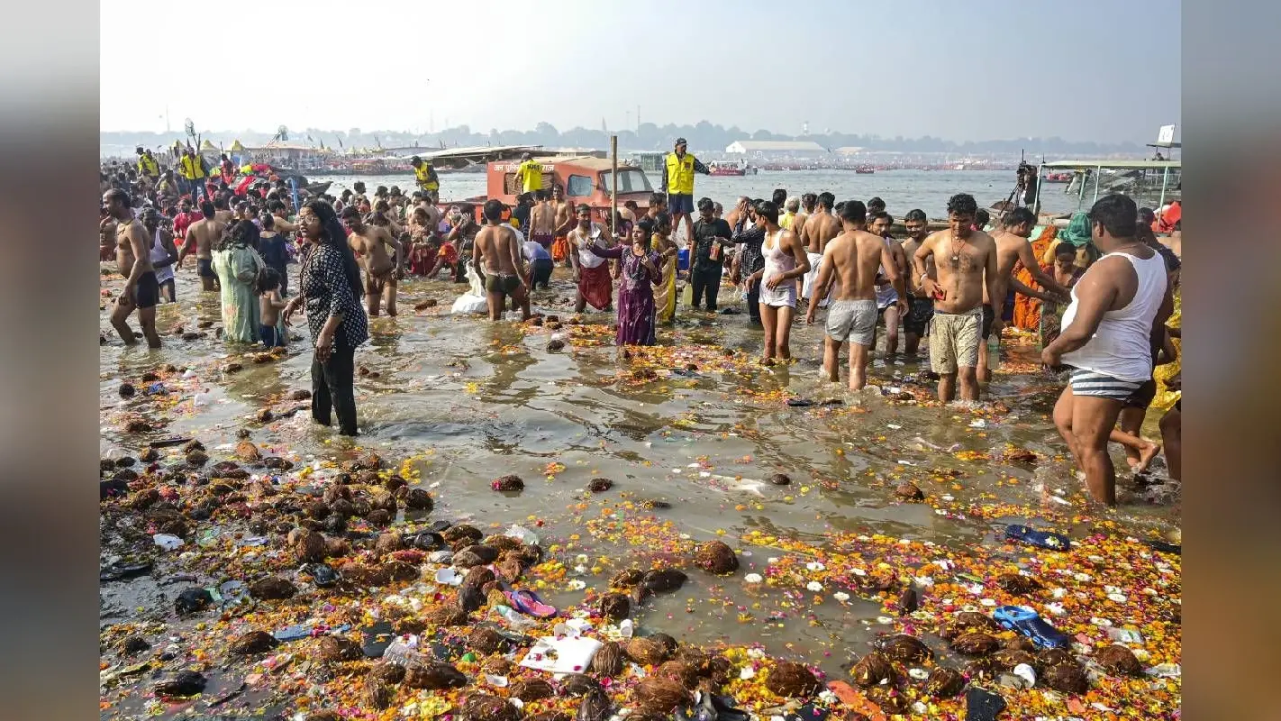 Maha Kumbh : महाकुंभ को लेकर अफवाह फैलाने वालों पर चला योगी का डंडा, केस दर्ज, जानें कहां का है वायरल वीडियो
