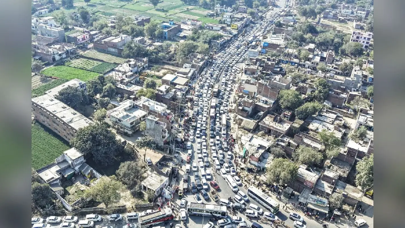 Mahakumbh Traffic Route : अपनी गाड़ी से जा रहे हैं कुंभ तो जान लें ये जरूरी बात, नहीं तो फंस सकते हैं आप