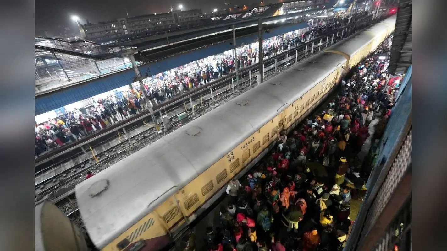 Delhi Stampede : रात 8 से 10 बजे के बीच क्या हुआ था नई दिल्ली रेलवे स्टेशन पर, बड़ी बात आई सामने