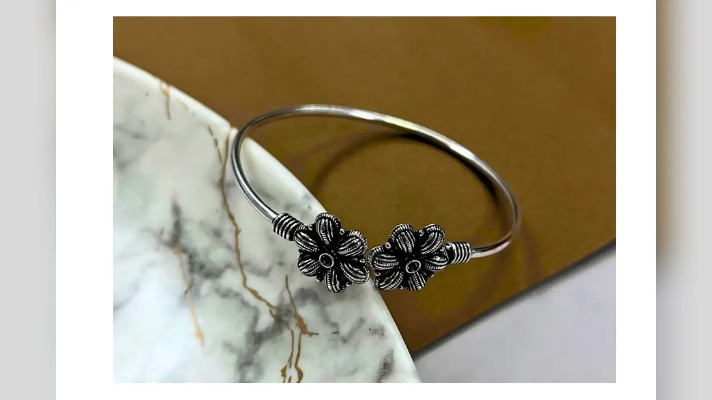 Oxidised Bracelet: वेलेंटाइन डे पर पार्टनर को दें ये लेटेस्ट ऑक्सीडाइज्ड ब्रेसलेट