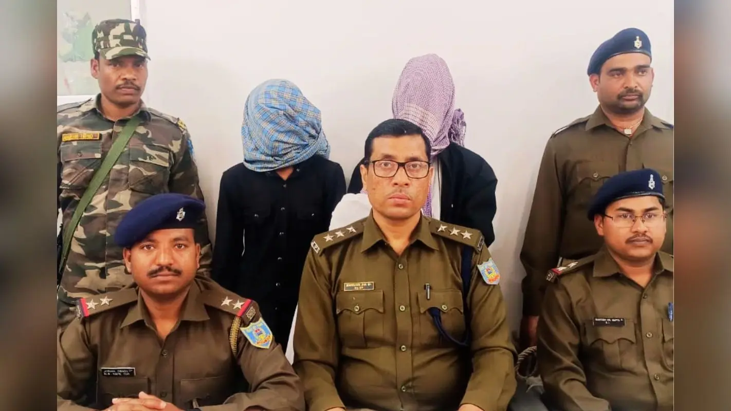 Palamu Crime News: दुकान से मोबाईल चोरी मामले में पुलिस की बड़ी कार्रवाई, 28 एंड्रॉयड फोन बरामद, एक गिरफ्तार