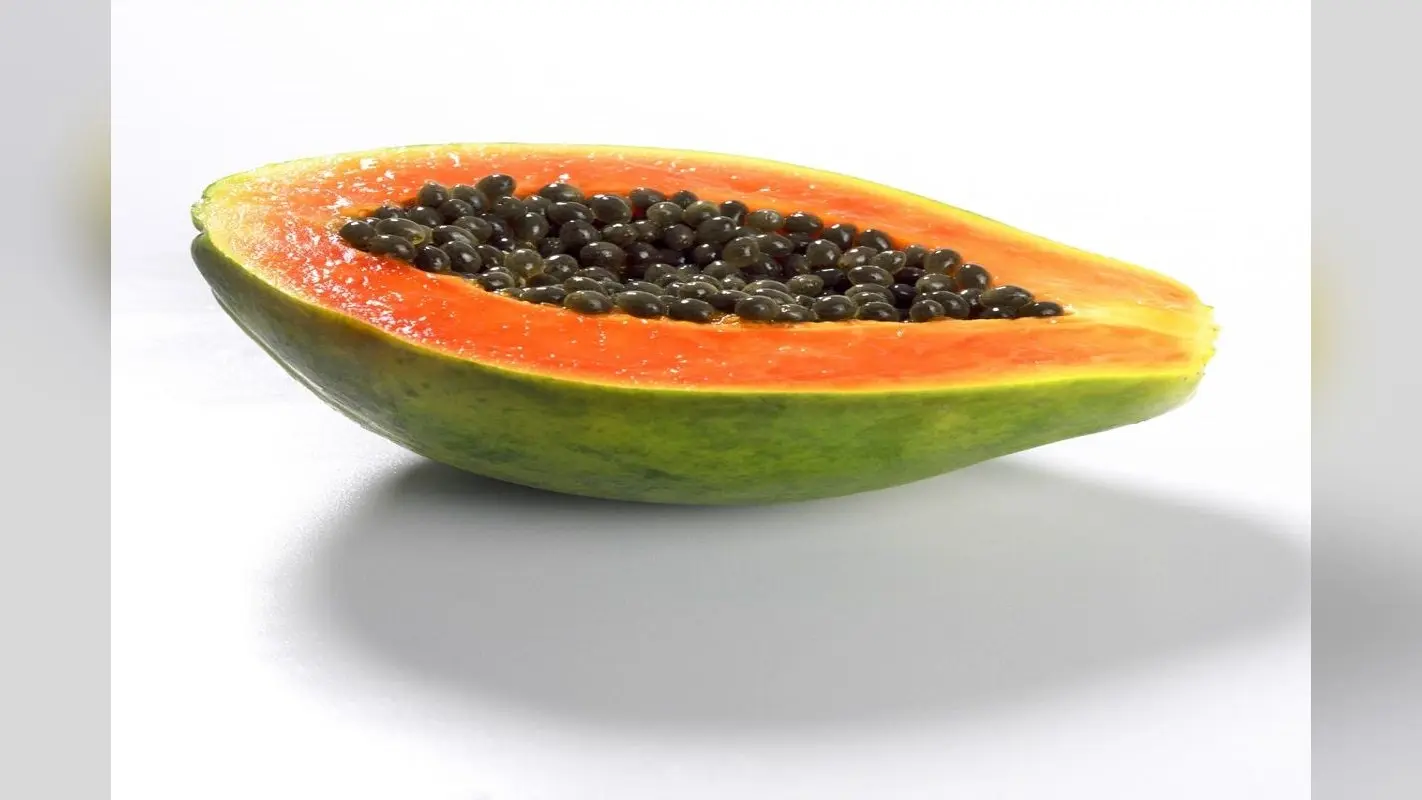 Papaya Health Benefits: स्वास्थ्य संबंधी कई समस्याओं से निपटने के लिए बस ये फल काफी है, बालों से लेकर हार्ट और पाचन को भी रखेगा दुरुस्त