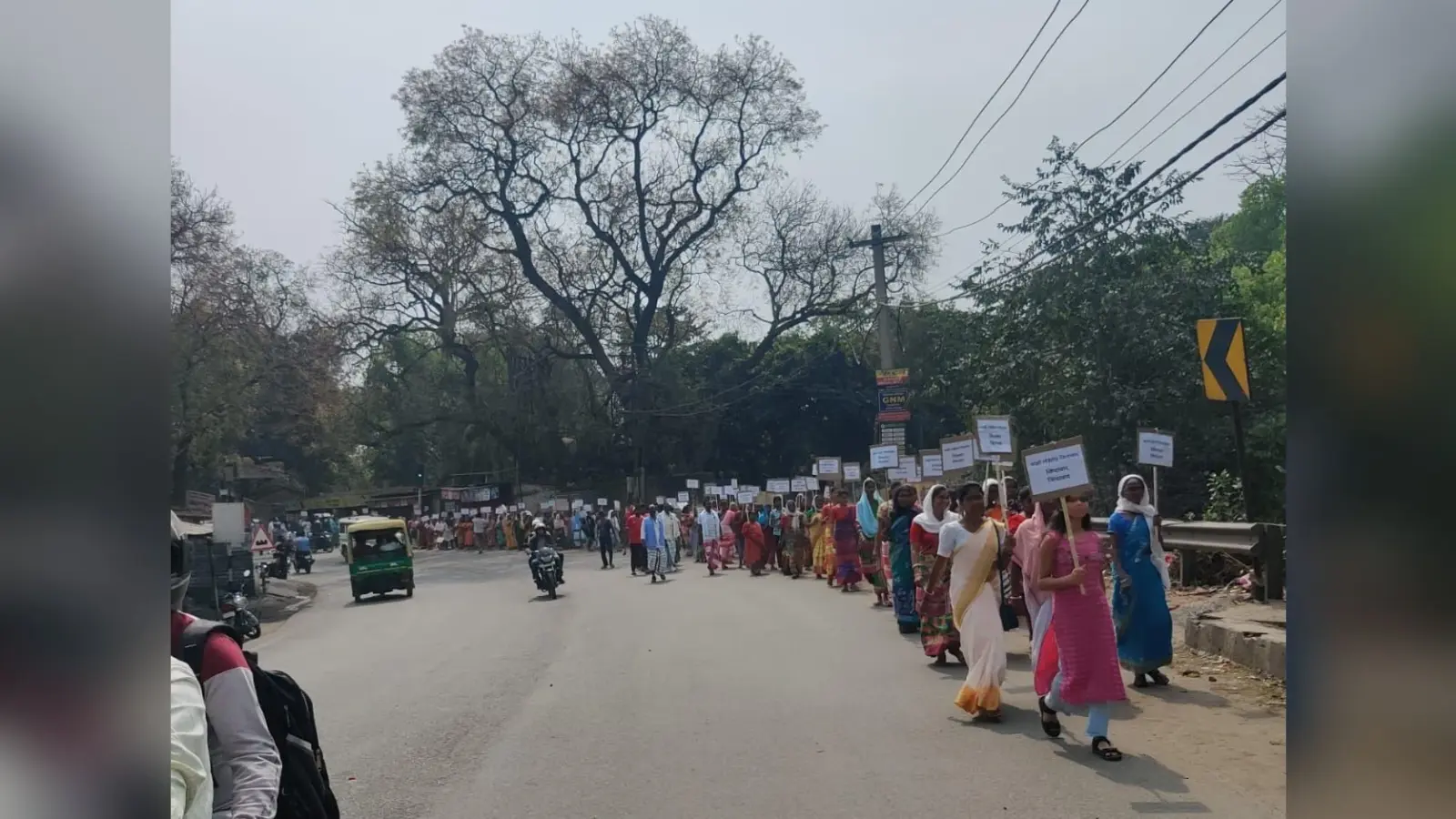 Tribal News : पुरीहासा ग्राम सभा ने बहुमंजिला इमारत निर्माण के विरोध में निकाली आक्रोश रैली