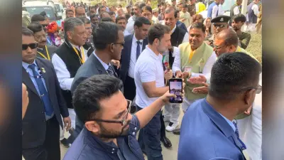 पटना पहुंचते ही शकील अहमद खान के घर पहुंचे राहुल गांधी, बेटे की मौत पर बढ़ाया हौसला