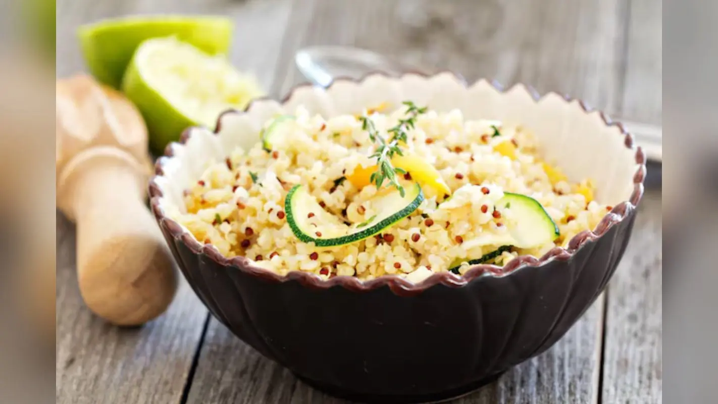 Rava Upma Recipe: घर पर ही बनाएं रवे से एक हल्का नास्ता, स्वाद से भरपूर, सेहत के लिए फायदेमंद