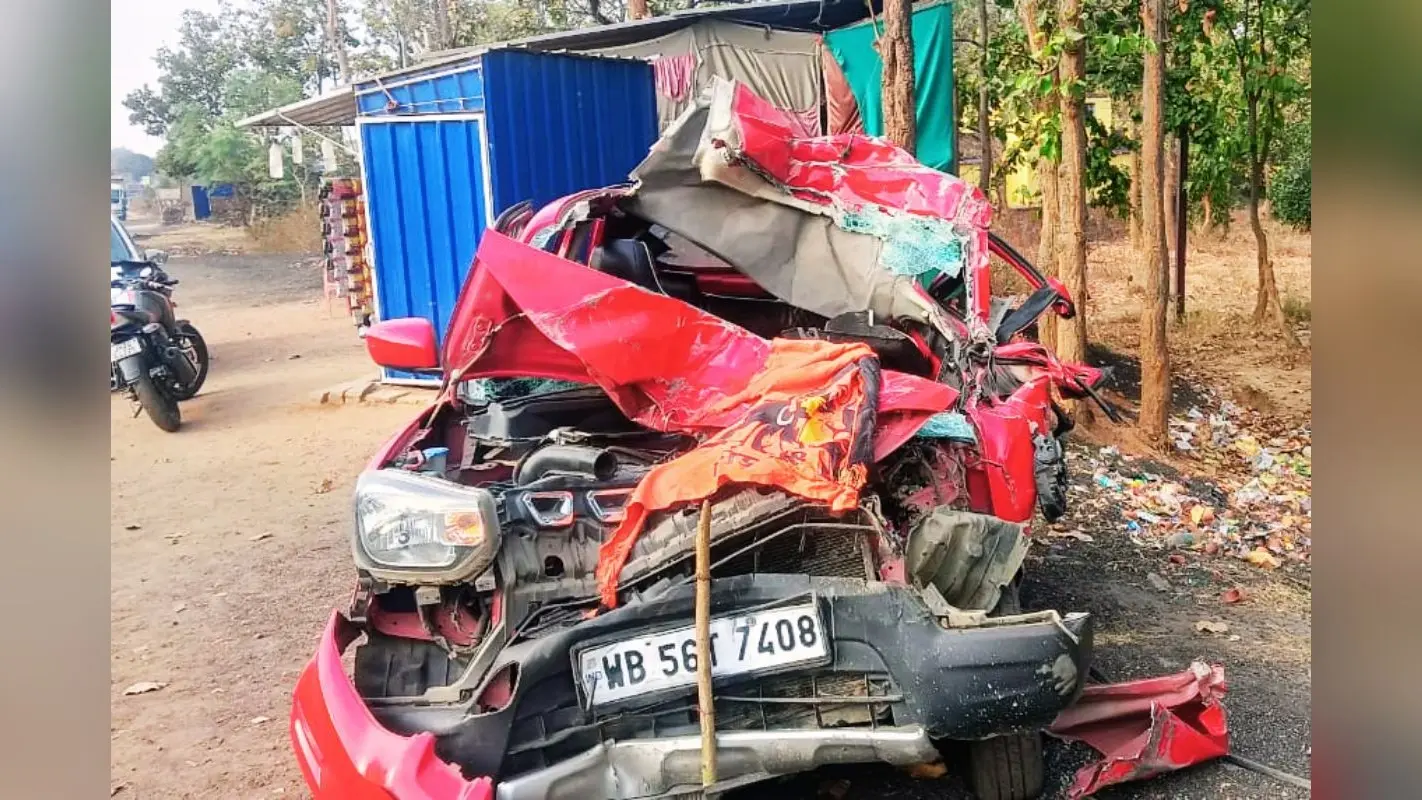 महाकुंभ से लौट रही श्रद्धालुओं से भरी कार मांडू में दुर्घटनाग्रस्त, 2 महिला की मौत, कई गंभीर