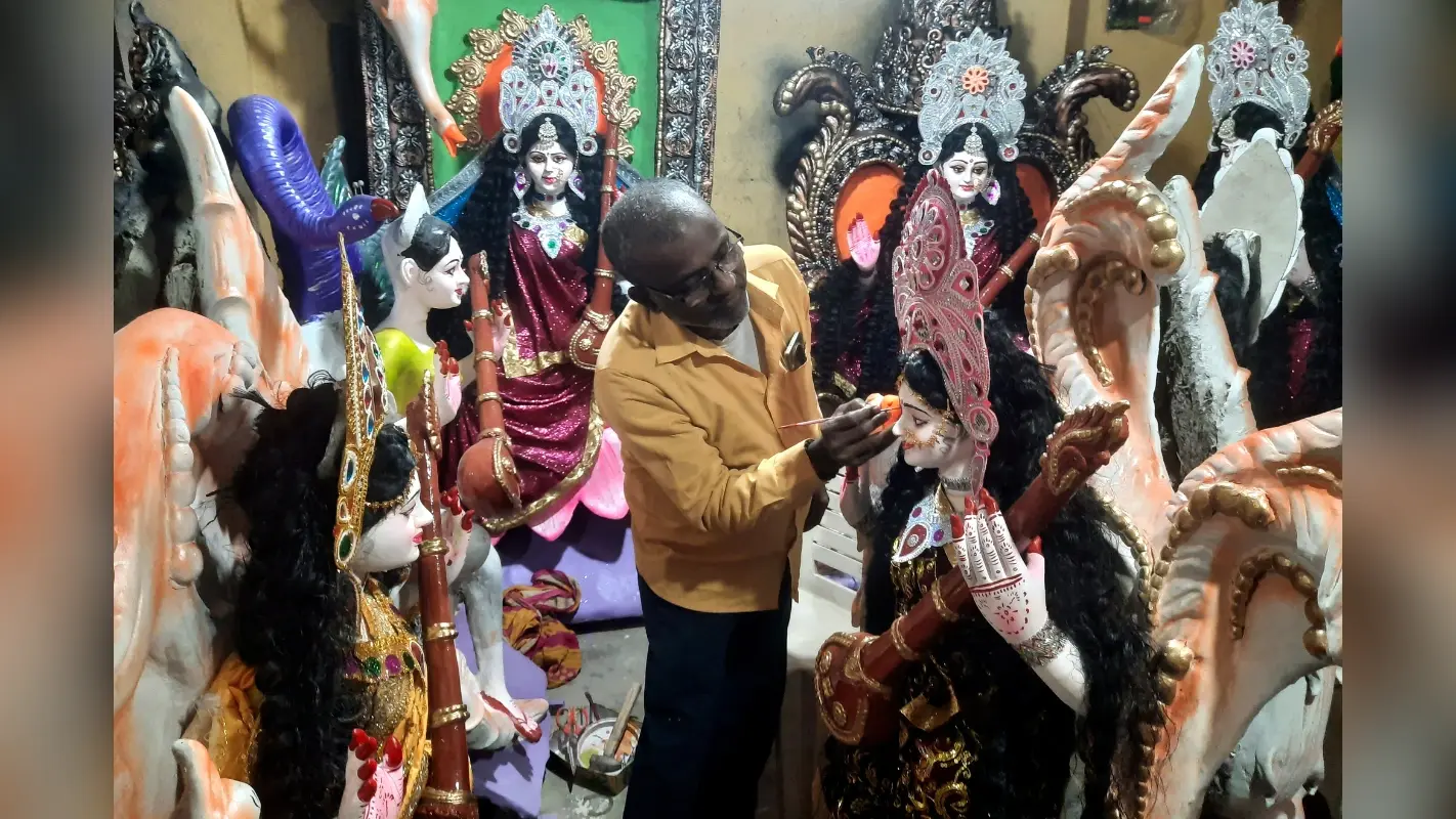 Saraswati Pooja 2025: सरस्वती पूजा पर दो ग्रहों का बन रहा दुर्लभ संयोग, रेवती नक्षत्र में होगी पूजा, जानें शुभ मूहूर्त