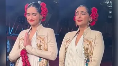 Viral Video: ऐसा क्या हुआ जो स्टेज पर फूट-फूटकर रोने लगी अनिल कपूर की बेटी, वीडियो हो रहा वायरल