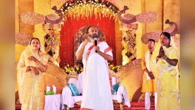 PHOTOS: झारखंड पहुंचे श्री श्री रविशंकर, बोले- जहां सब मिल कर कीर्तन करते हैं, वहीं कुंभ है