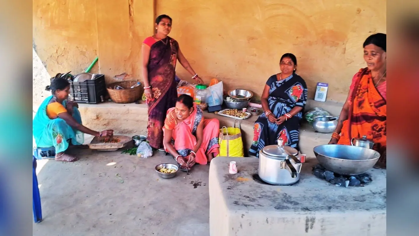 Success Story: दीदी कैफे चलाकर आत्मनिर्भर बनीं गोमिया की 5 महिलाएं