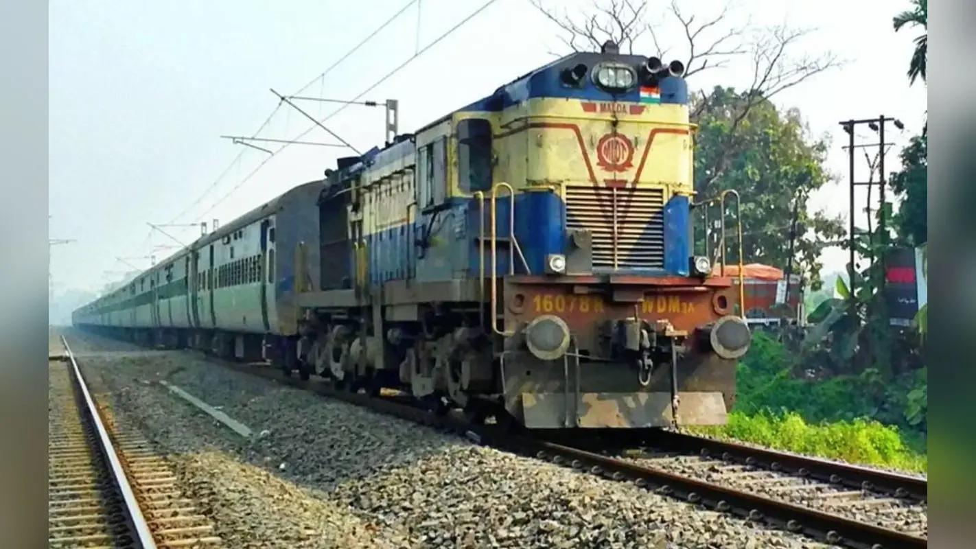 हावड़ा से नई दिल्ली के बीच खाली-खाली चल रही ये विशेष ट्रेनें, इसमें कंफर्म टिकट लेकर करें आरामदायक यात्रा