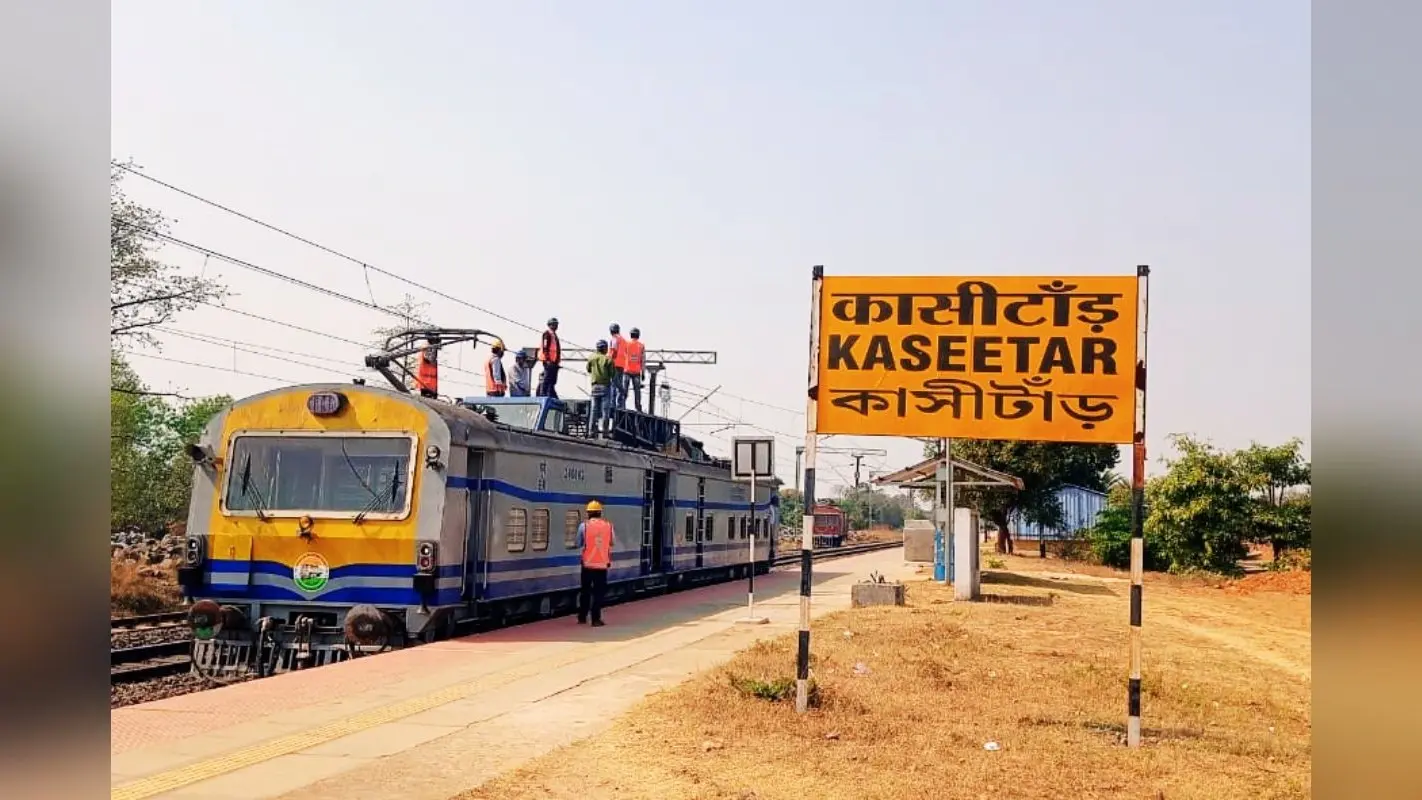 वंदे भारत के आने से पहले हावड़ा-नयी दिल्ली रेलखंड के इस स्टेशन पर गिरा ओवरहेड तार, 3 घंटे बाधित रही सेवा