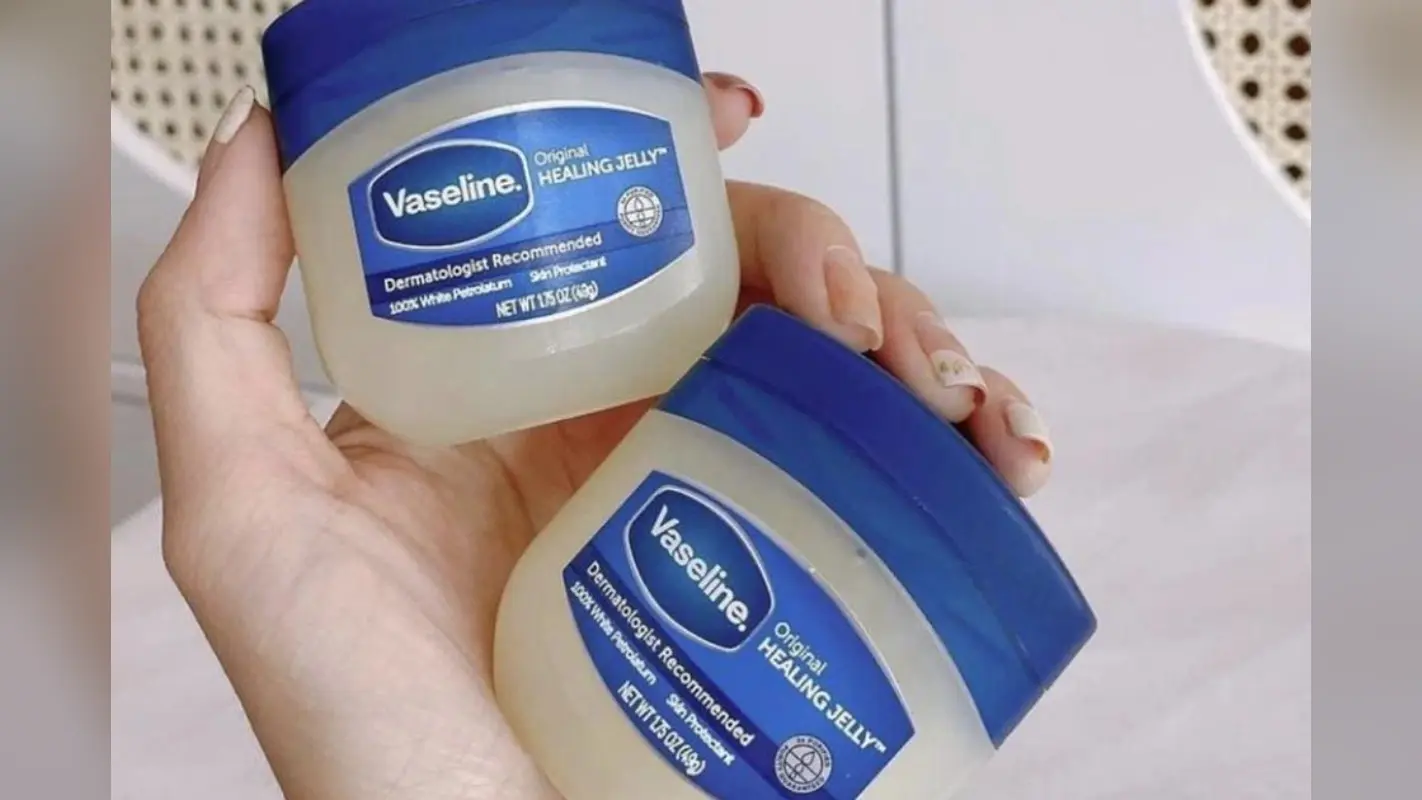Vaseline Beauty Hacks: Vaseline के बेहतरीन इस्तेमाल लंबे आईलैशेज से लेकर स्मूथ स्किन तक ऐसे करें उपयोग