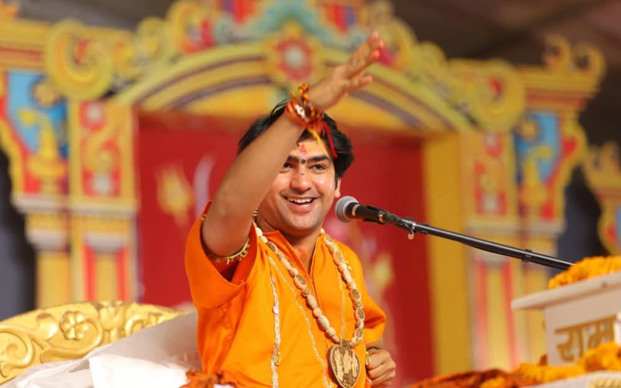 Bageshwar Dham: हिंदू राष्ट्र के लिए यूपी से पदयात्रा शुरू करेंगे बाबा बागेश्वर, देशभर के सनातनियों को करेंगे एकजुट