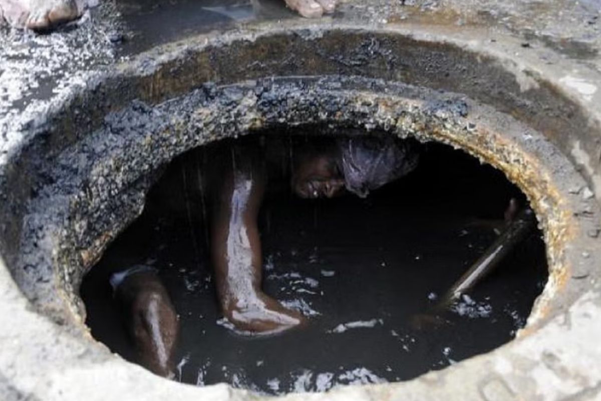 Bihar News: मुंगेर में लापता बच्चे का शव शौचालय की टंकी से बरामद, जमुई में डूबने से डेढ़ वर्षीय बच्चे की मौत