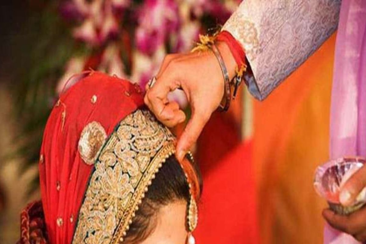 Bihar News: मोतिहारी में सिंदूरदान के दौरान दूल्हे को पड़ा मिर्गी का दौरा, ग्रामीणों ने पूरी बारात को बनाया बंधक