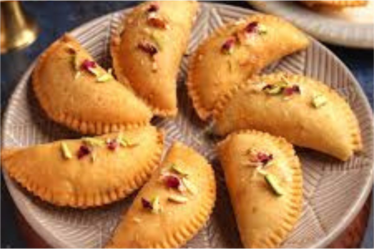 Holi Gujiya Recipe: घर पर ऐसे बनाएं होली स्पेशल क्रिस्पी गुजिया, हर कोई करेगा तारीफ