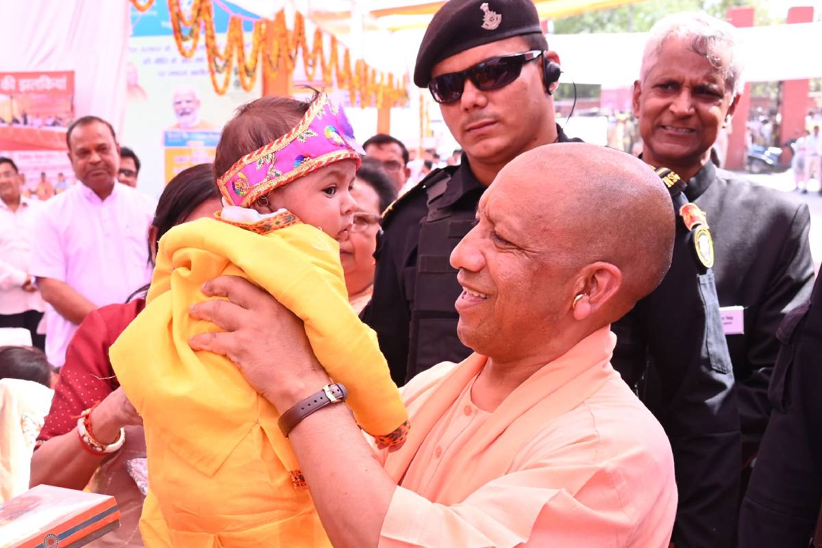 CM Yogi Gift : किसानों को सीएम योगी ने दिया तोहफा, इजराइल का मिल रहा सहयोग