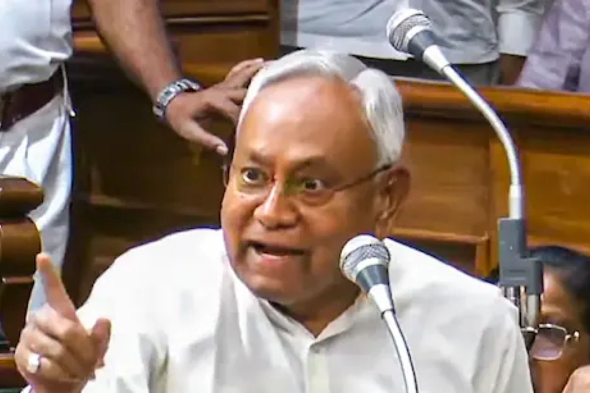 बिहार विधानसभा में मोबाइल यूज करने पर भड़के सीएम नीतीश, स्पीकर से की कार्रवाई की मांग
