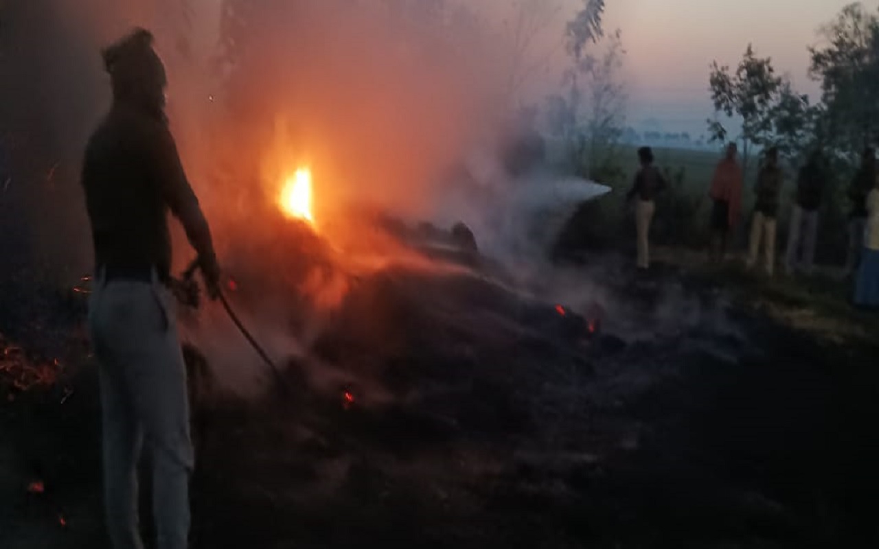 Bihar: लखीसराय में होलिका दहन के बाद किसान के खलिहान में लगायी आग, सुबह तक धू-धू कर जलता रहा फसल