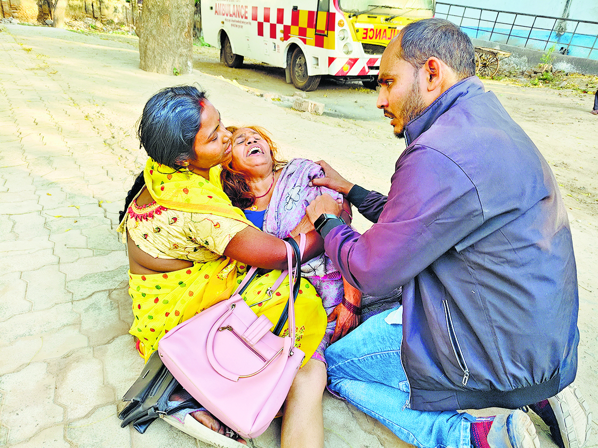 अज्ञात वाहन ने बाइक में मारी जोरदार टक्कर, फूफा की गयी जान, भतीजी घायल