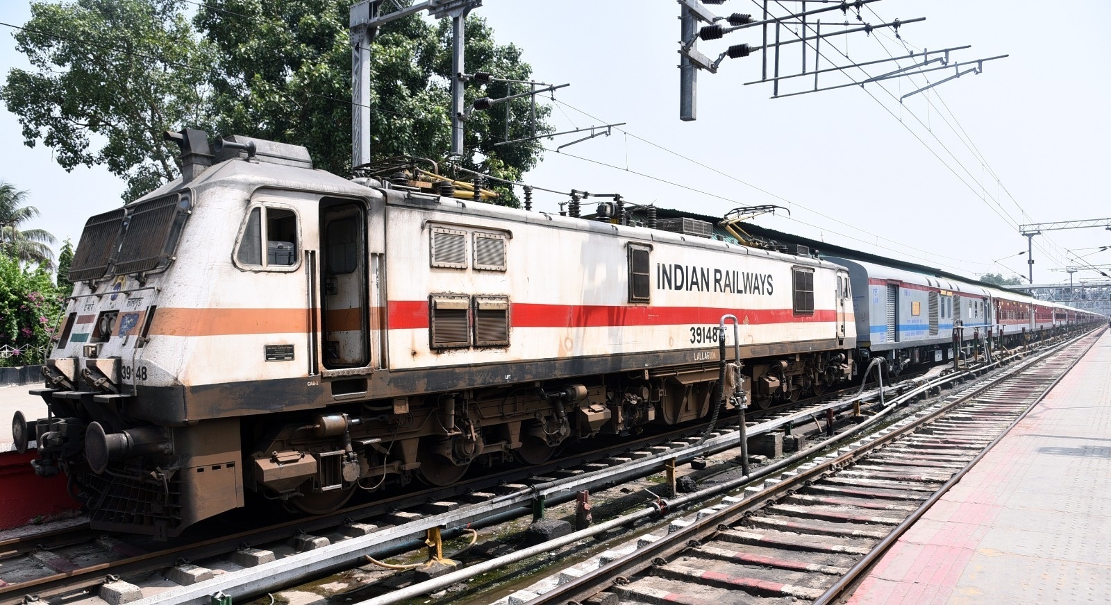 त्यौहारी भीड़ को कम करने के लिए पूसी रेलवे ने तीन जोड़ी होली स्पेशल ट्रेनें