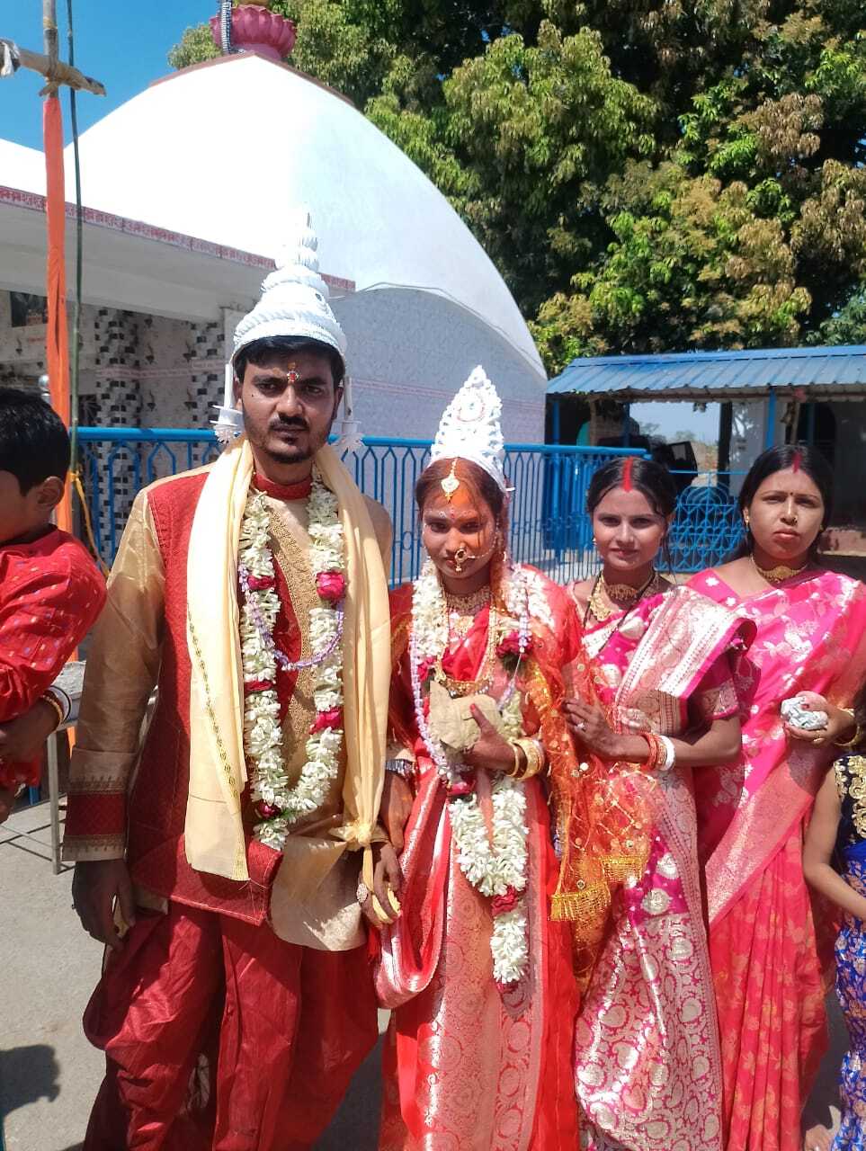 देवलेश्वर धाम में परिणय सूत्र में बंधे दस जोड़ वर-वधु