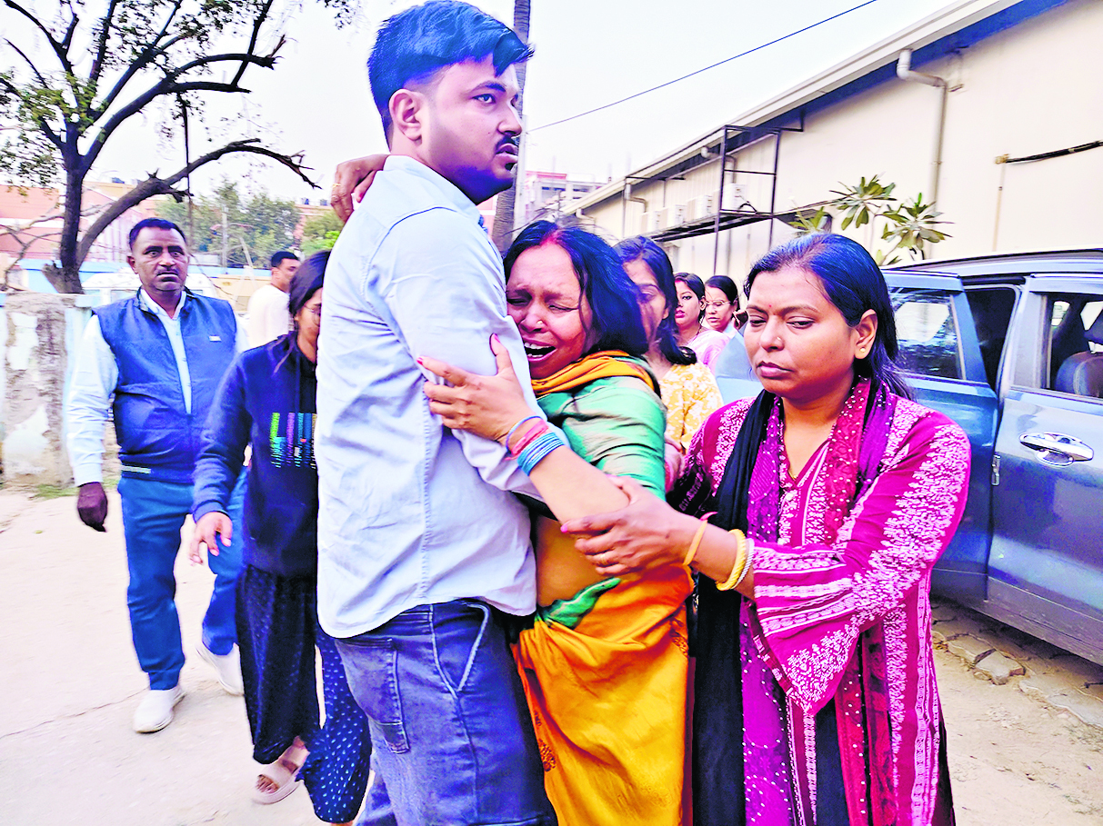 अज्ञात वाहन ने सड़क किनारे जा रहे बुजुर्ग को मारी टक्कर, मौत