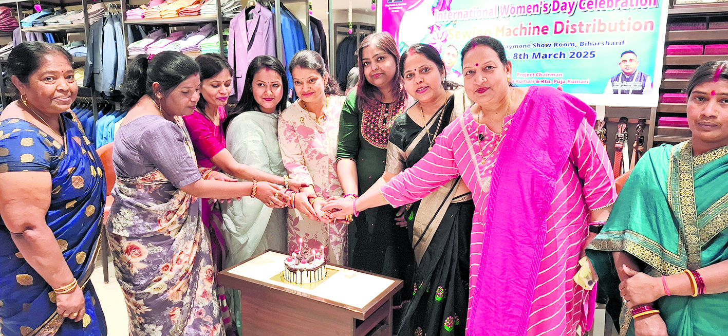 तीन असहाय महिलाओं को रोटरी नालंदा ने दिया सिलाई मशीन