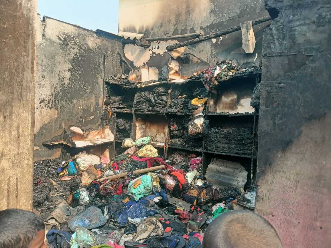 अज्ञात कारणों से स्टोर रूम में लगी आग, सामान जलकर हुआ राख