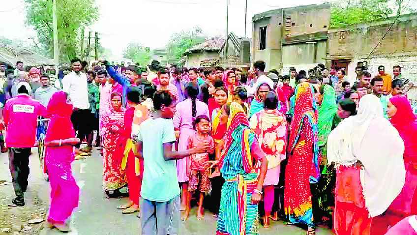 ट्रक से कुचलकर अधेड़ की मौत तीन घंटे तक किया चक्काजाम